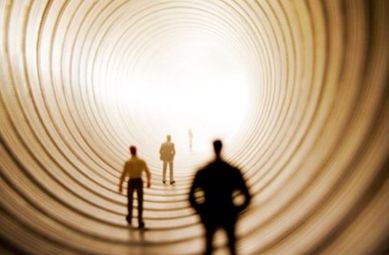 Avenida 101 personas en túnel